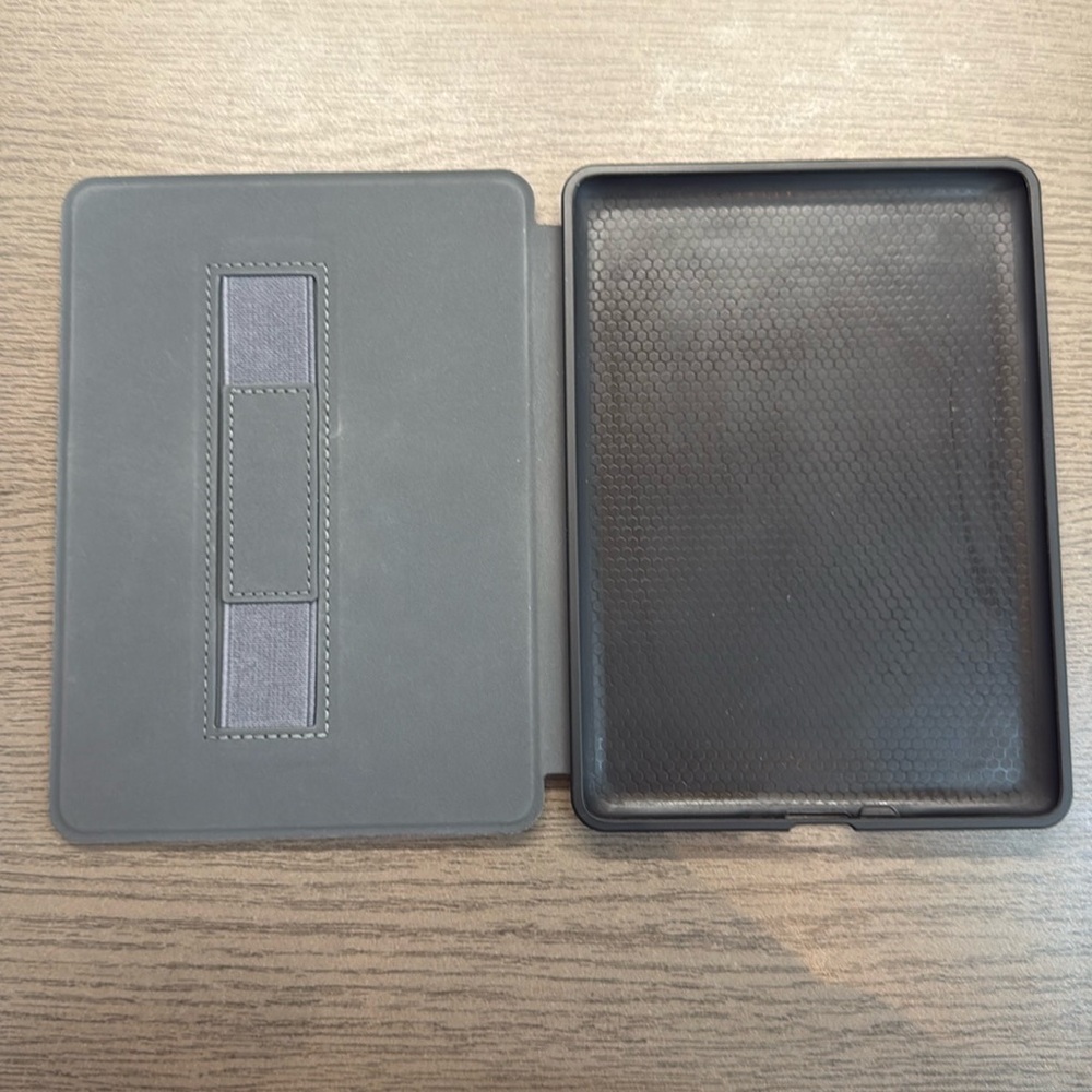 Checkered  Kindle case - Picture 2 of 6